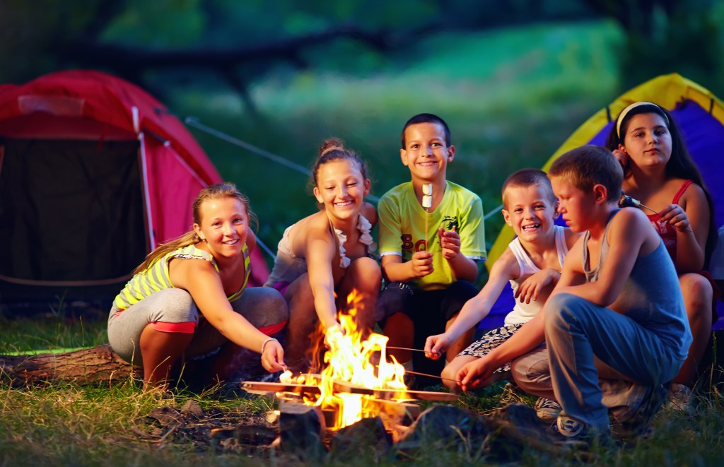 Niños en campamentos de verano